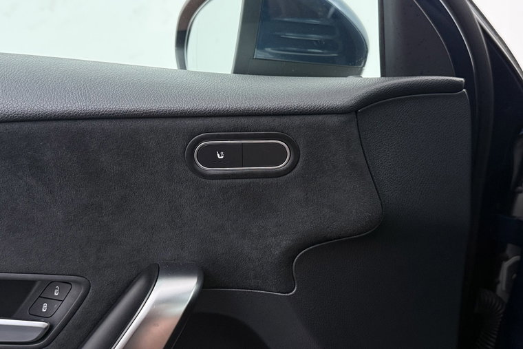 Vehicle Image 38
