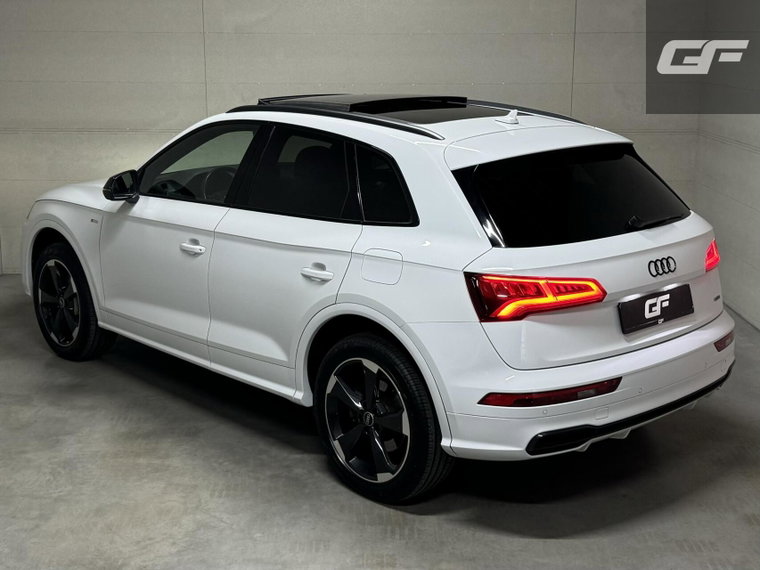 Vehicle Image 8