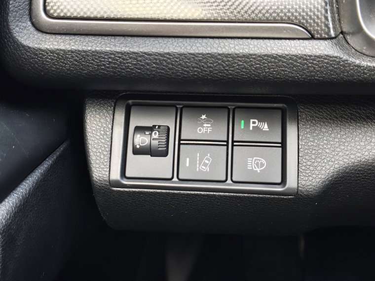 Vehicle Image 25