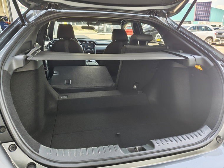Vehicle Image 32