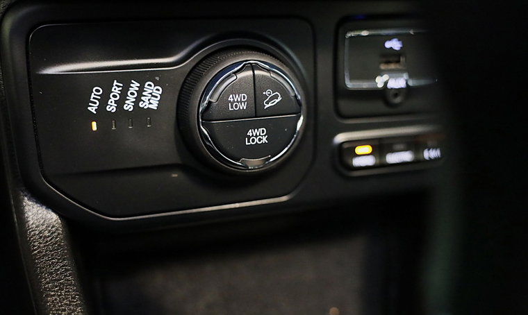 Vehicle Image 25