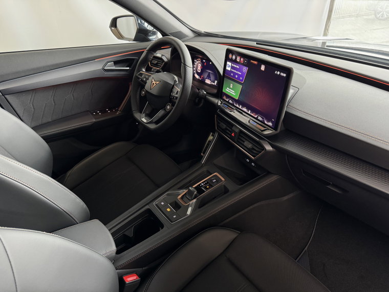 Vehicle Image 32