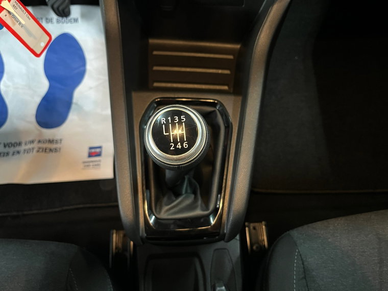 Vehicle Image 30