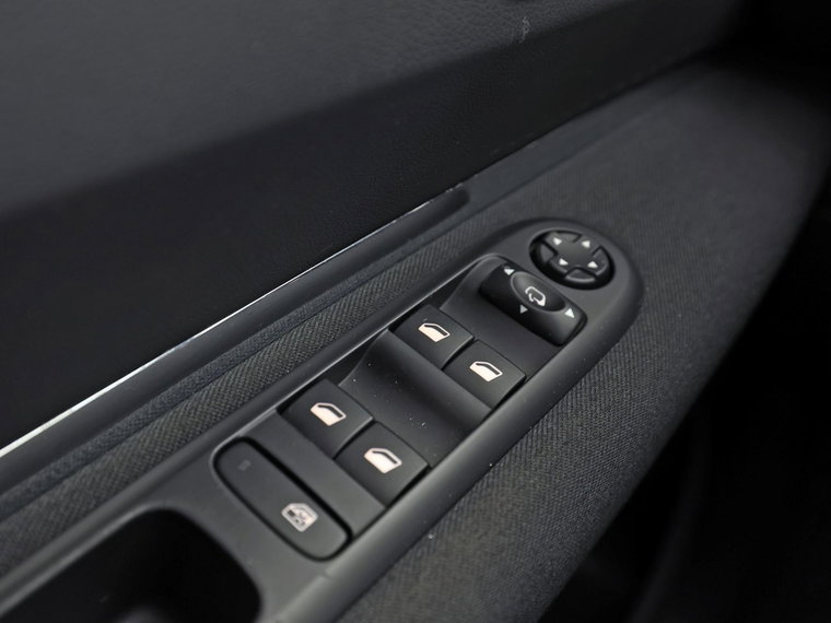 Vehicle Image 24