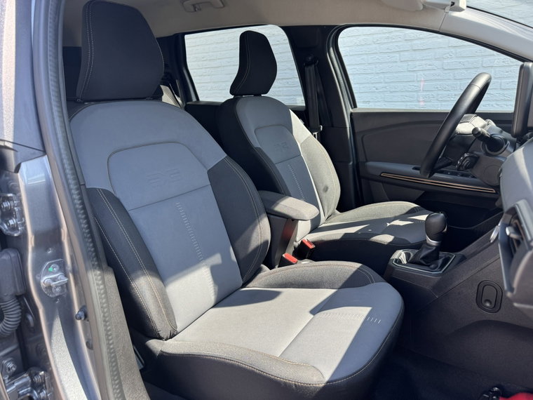 Vehicle Image 32