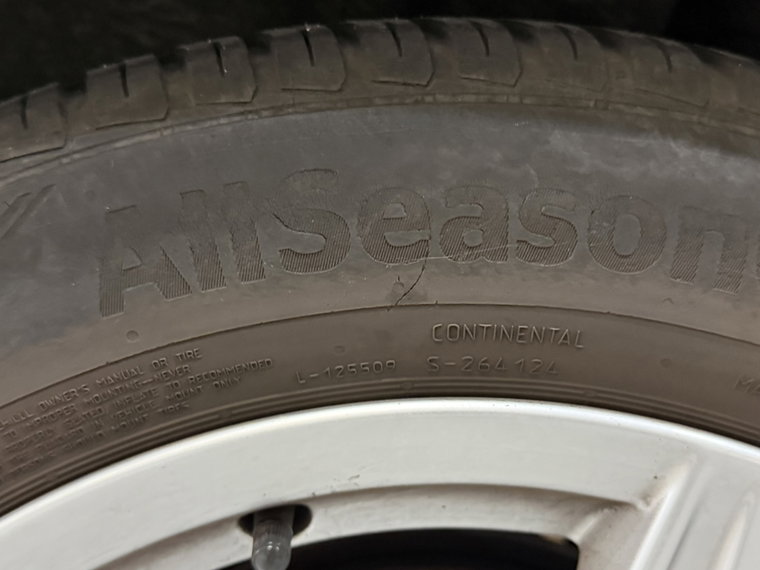 Vehicle Image 25