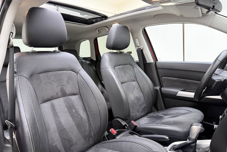 Vehicle Image 13