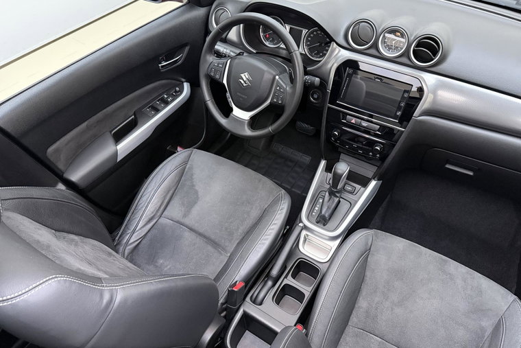 Vehicle Image 16