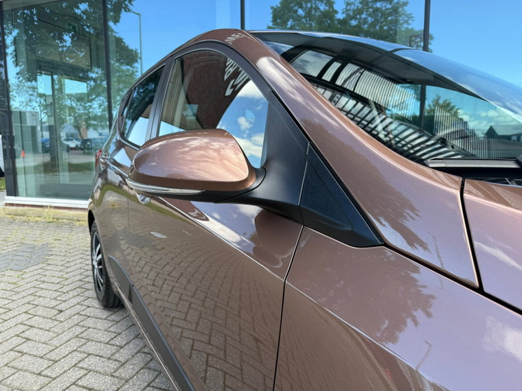 Vehicle Image 17