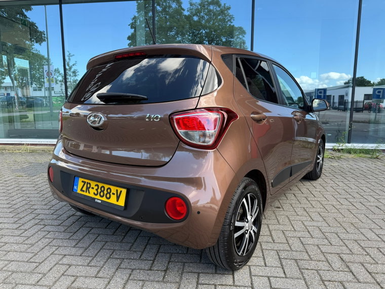 Vehicle Image 25