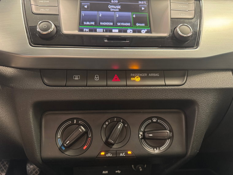 Vehicle Image 17