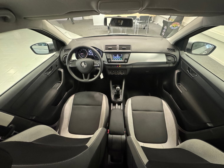 Vehicle Image 11