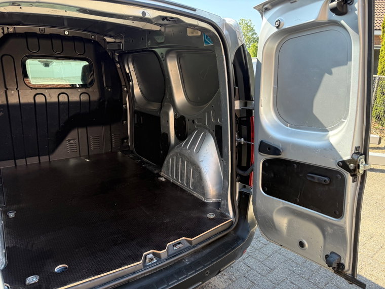Vehicle Image 23