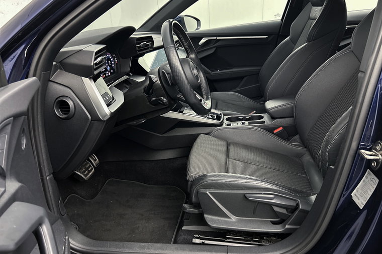 Vehicle Image 30