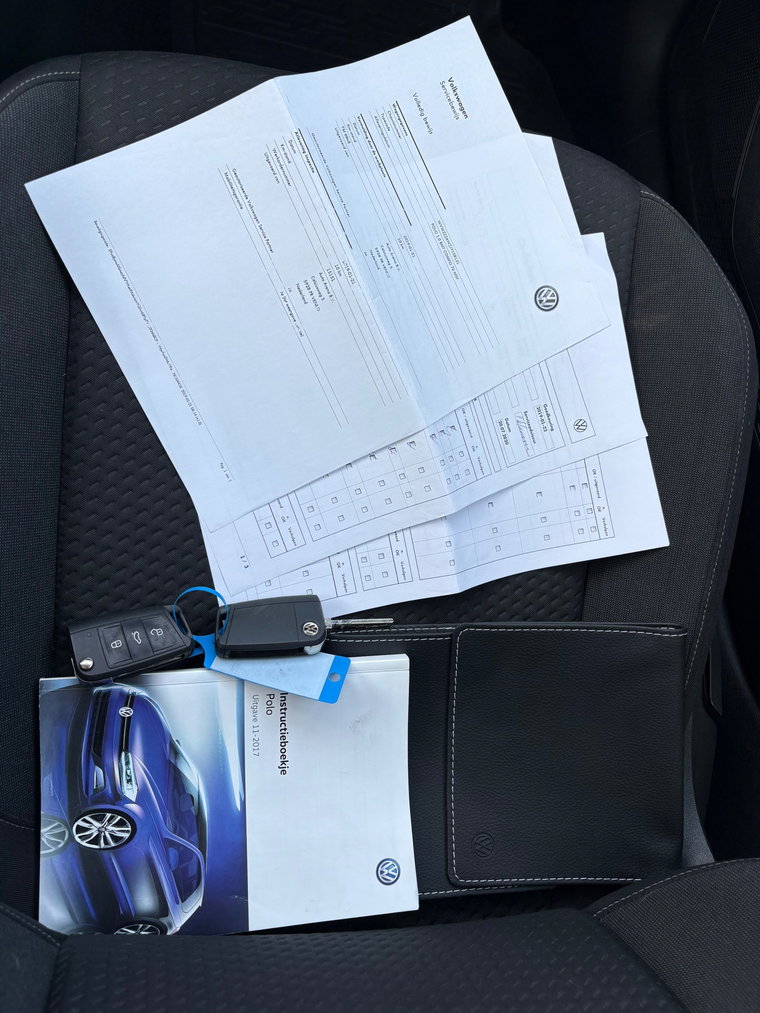 Vehicle Image 25