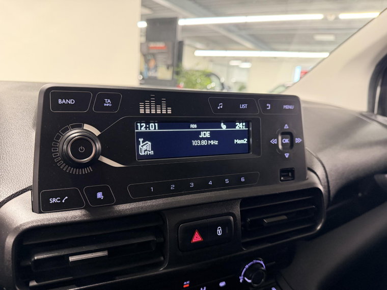 Vehicle Image 15