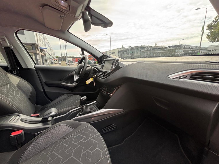 Vehicle Image 35