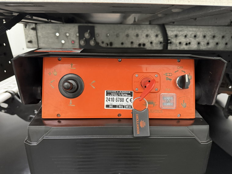 Vehicle Image 21