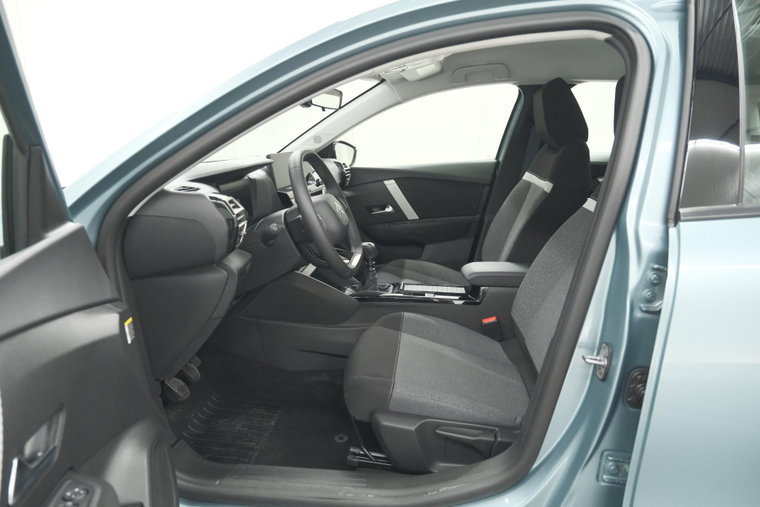 Vehicle Image 32