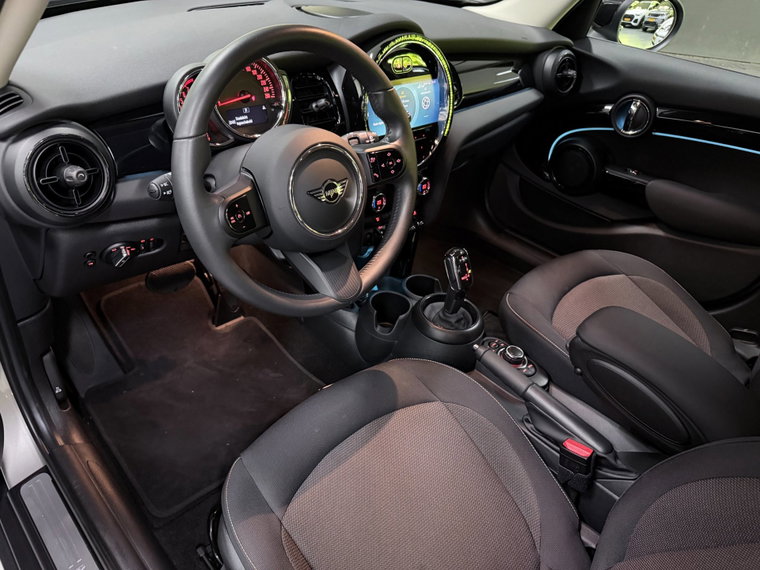 Vehicle Image 21