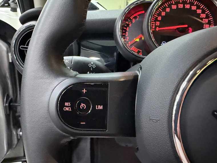 Vehicle Image 26