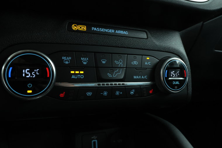 Vehicle Image 32