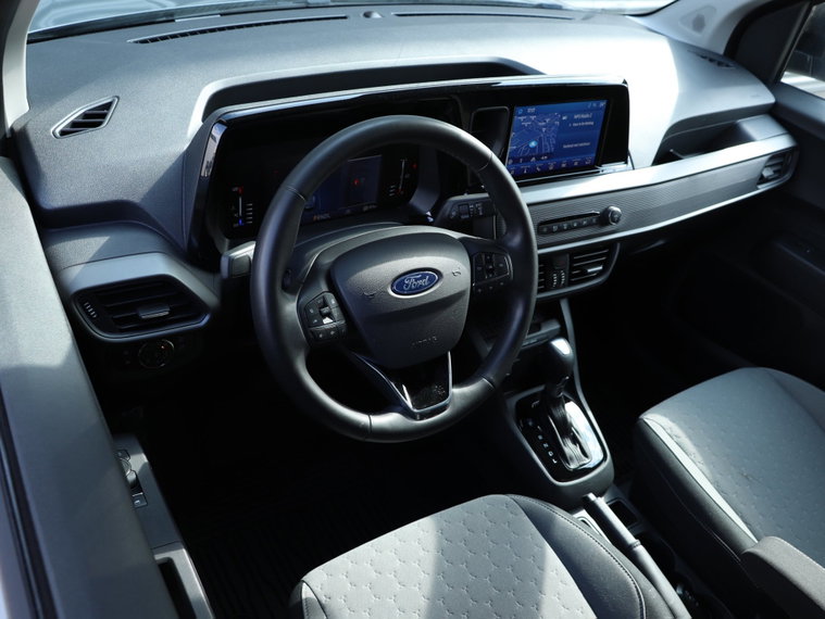 Vehicle Image 13