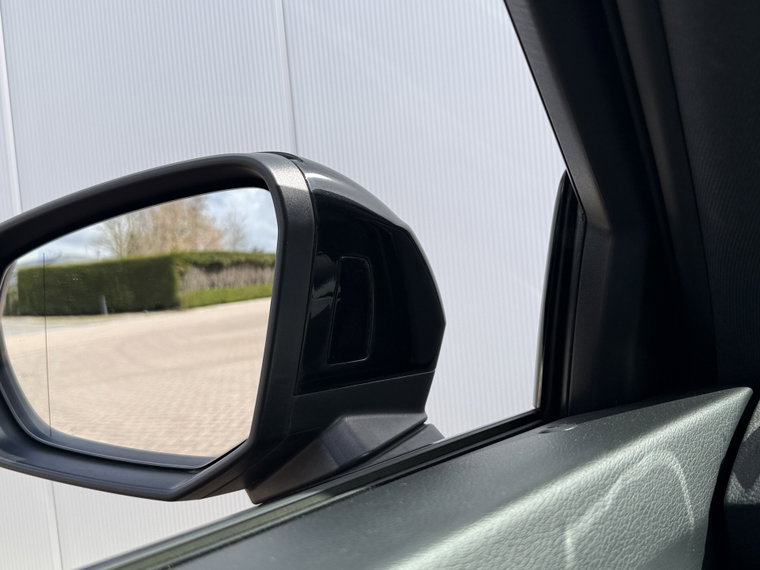 Vehicle Image 32