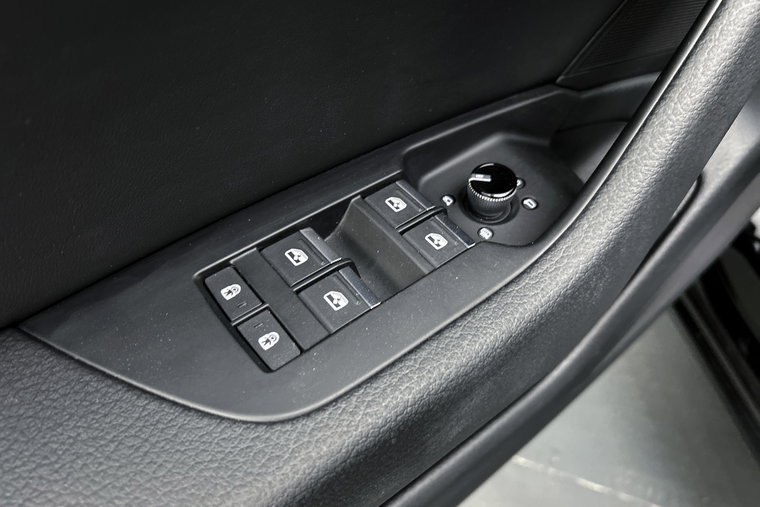 Vehicle Image 24