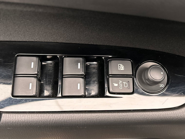 Vehicle Image 24