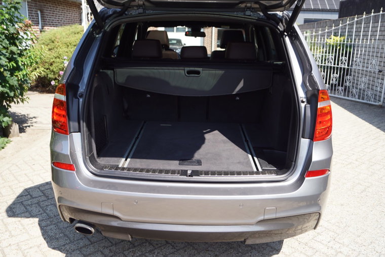 Vehicle Image 32