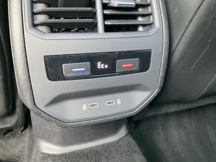 Vehicle Image 27