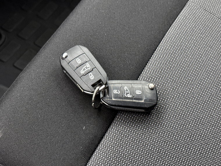 Vehicle Image 25