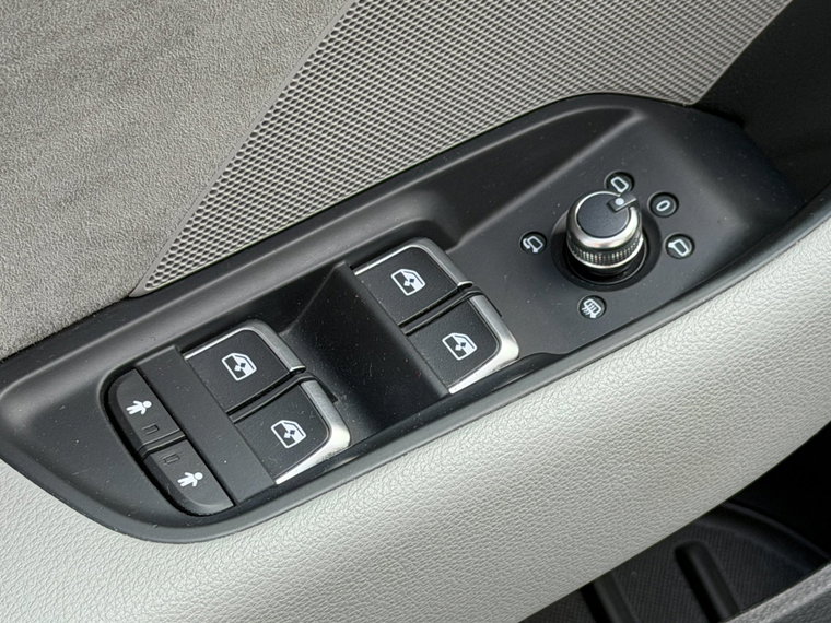 Vehicle Image 34