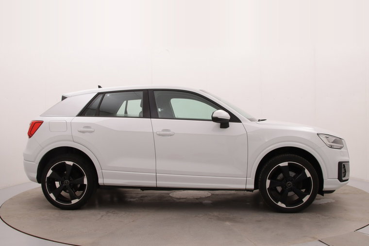 Vehicle Image 9