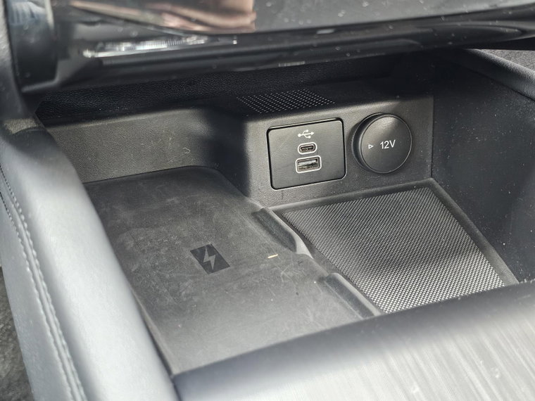 Vehicle Image 25