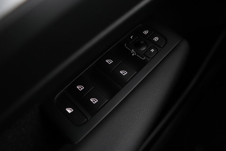Vehicle Image 38