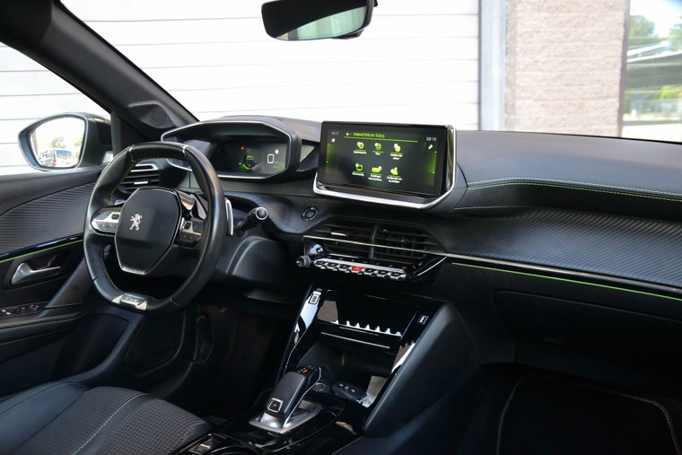 Vehicle Image 10