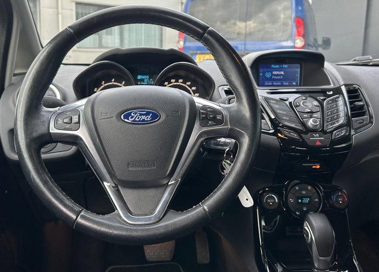 Vehicle Image 7