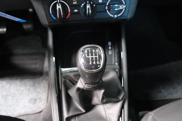 Vehicle Image 23