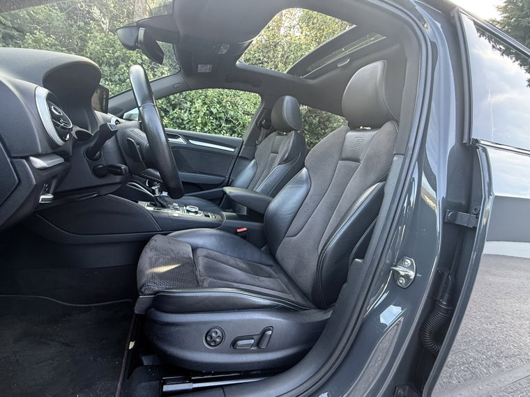 Vehicle Image 32