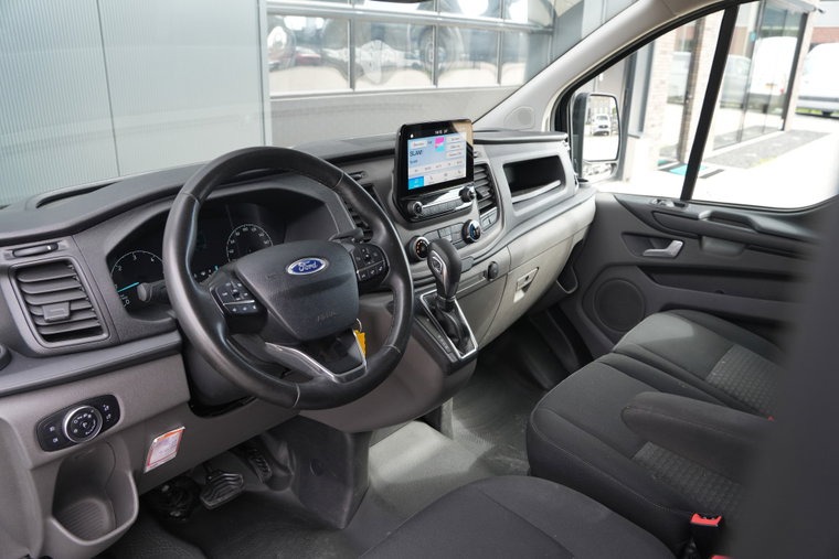 Vehicle Image 12