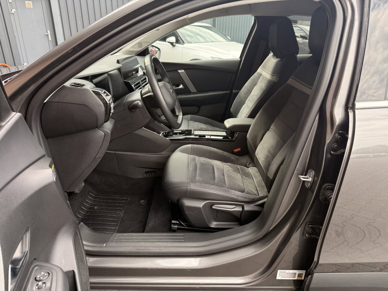 Vehicle Image 39