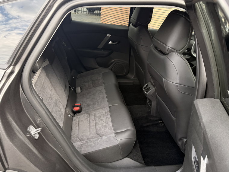 Vehicle Image 47