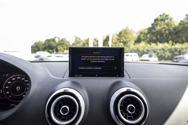 Vehicle Image 32