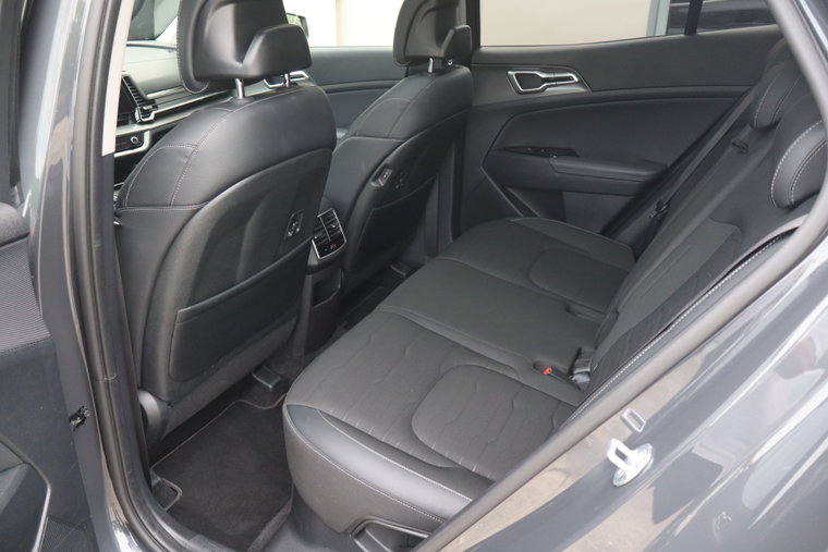 Vehicle Image 35