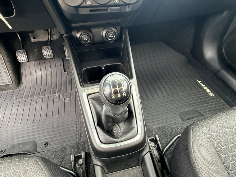 Vehicle Image 25