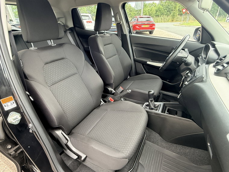 Vehicle Image 32