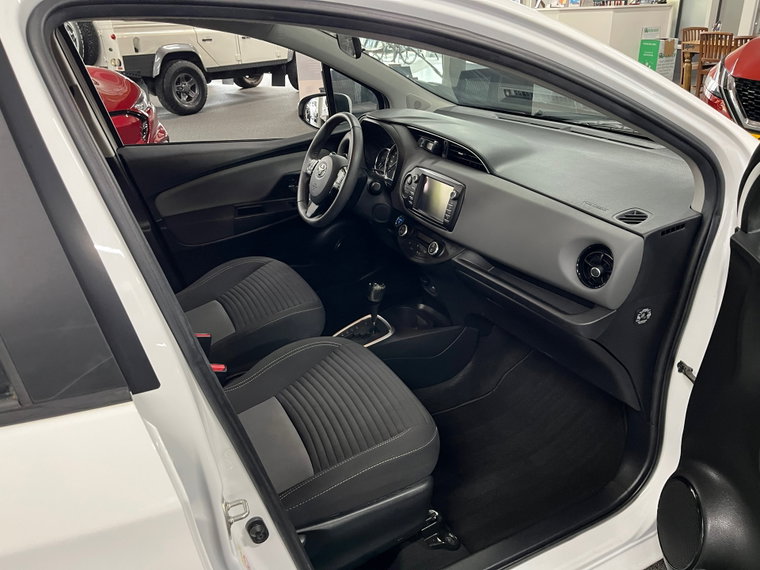 Vehicle Image 14