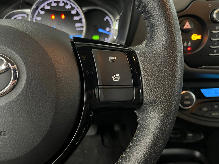 Vehicle Image 25